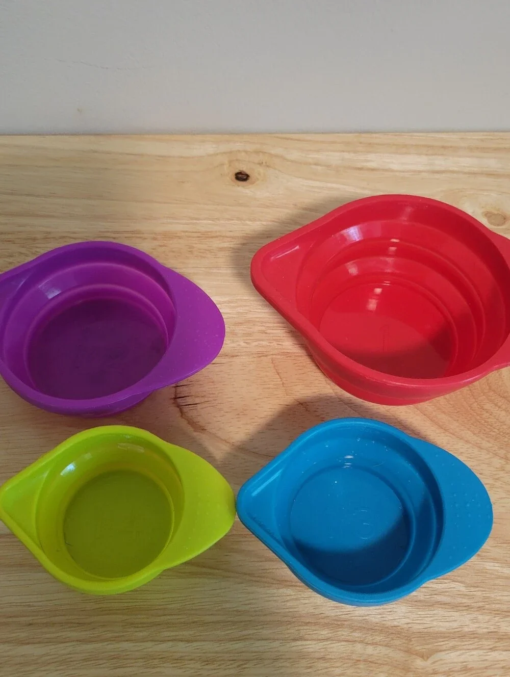 Lemon Poppy Inc. Collapsible Silicone Measuring Cups